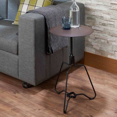 Lze jej umístit vedle pohovky jako křeslo.